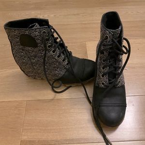 Gently worn Sorel wedge winter boots